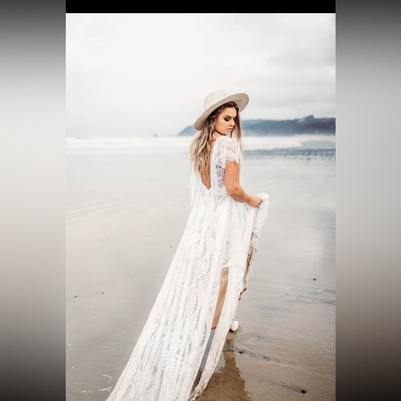 Unique wedding dress - Picture 3 of 7